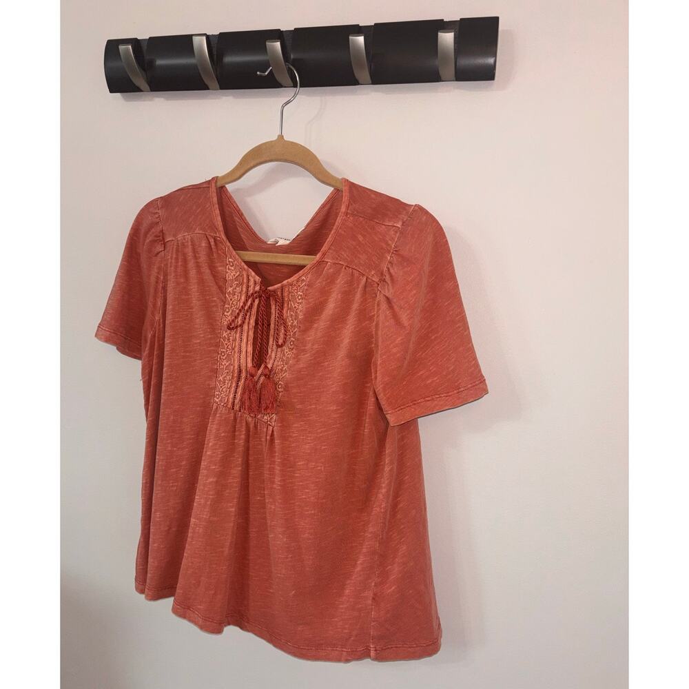EUC Lucky Brand embroidered peasant style short sleeves, faded brick color, Med - Picture 2 of 8